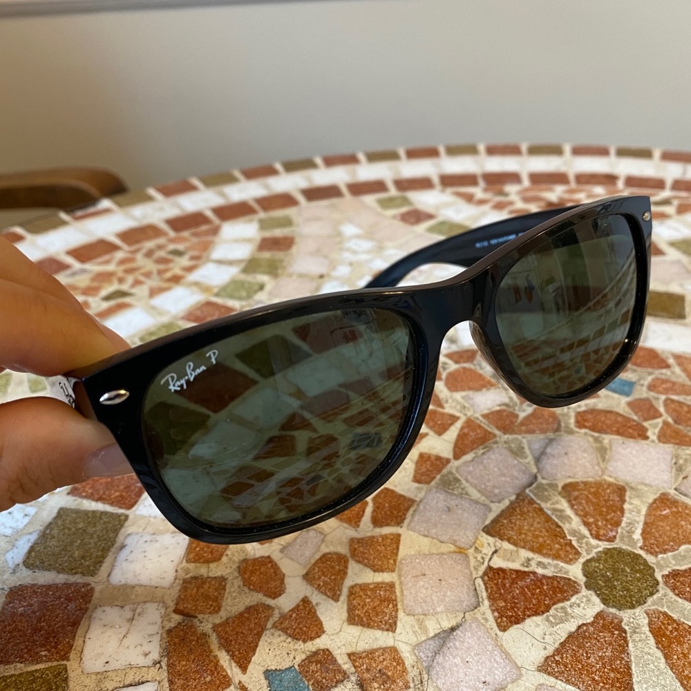 Ray-Ban Wayfarer Classic Sunglasses!